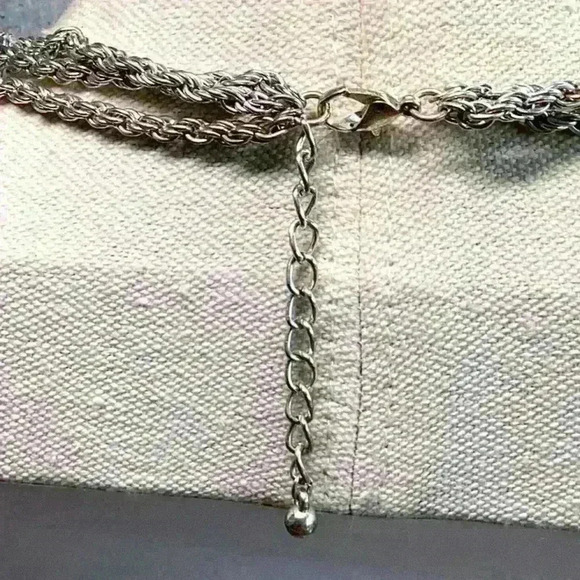 Vintage Silver Tone Necklace - Picture 5 of 5